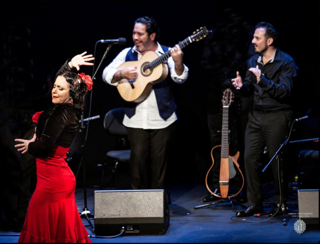 “Magnificently entertaining. Such musicians are rare in this country.” – City News  The virtuoso Spanish flamenco guitarist Paco Lara, who boasts of a distinguished career in Europe  and Australia of more than 30 years, brings his album show “THE ANDALUS